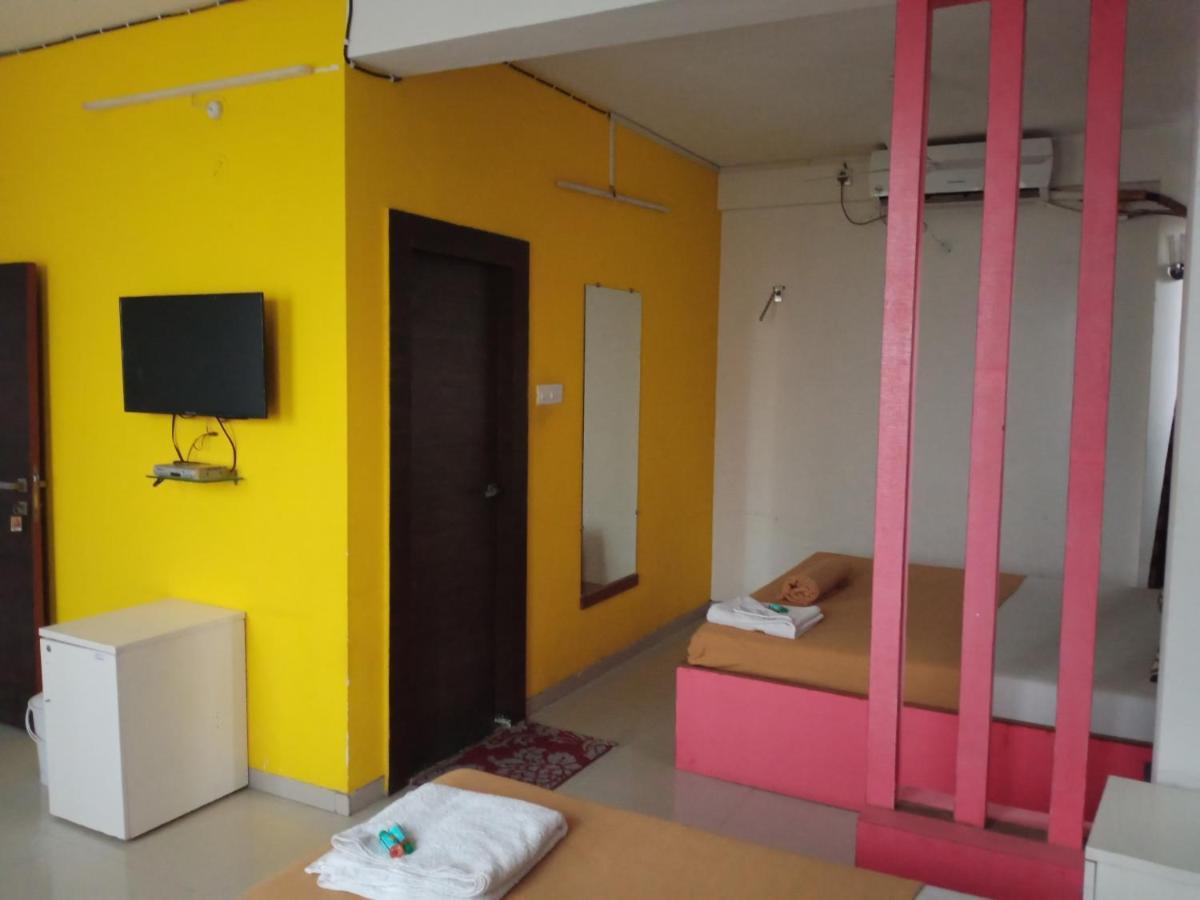 Malhar Palace Hotel Shirdi Buitenkant foto
