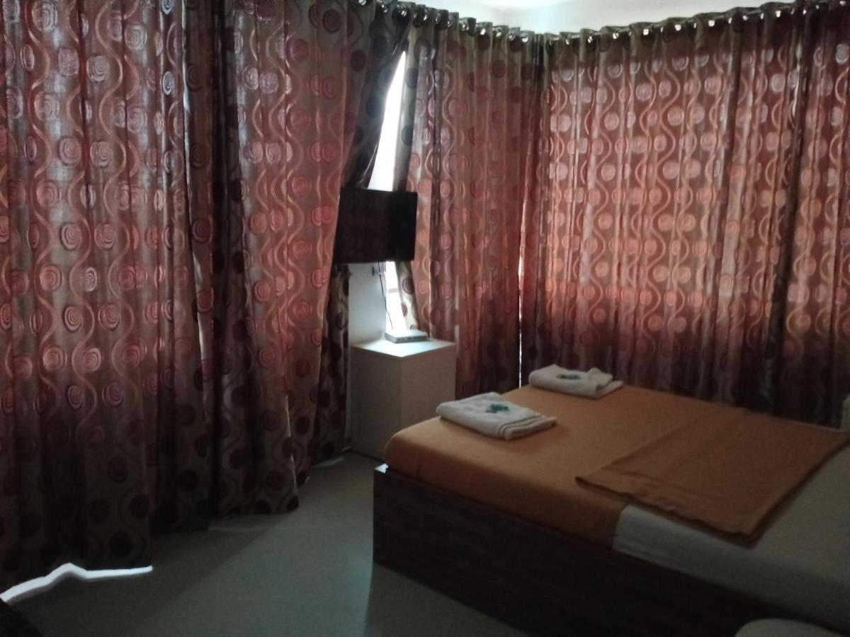 Malhar Palace Hotel Shirdi Buitenkant foto