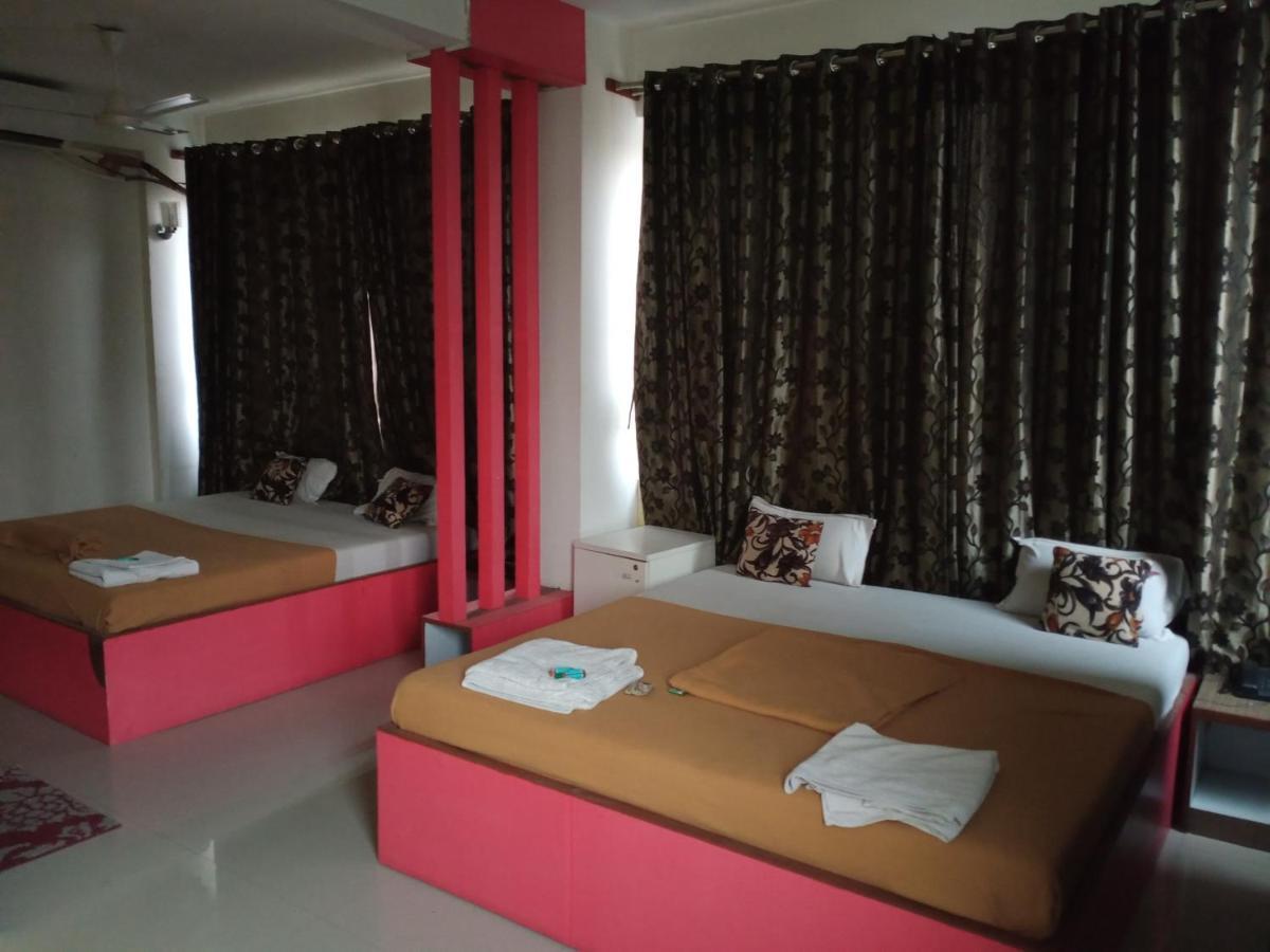 Malhar Palace Hotel Shirdi Buitenkant foto