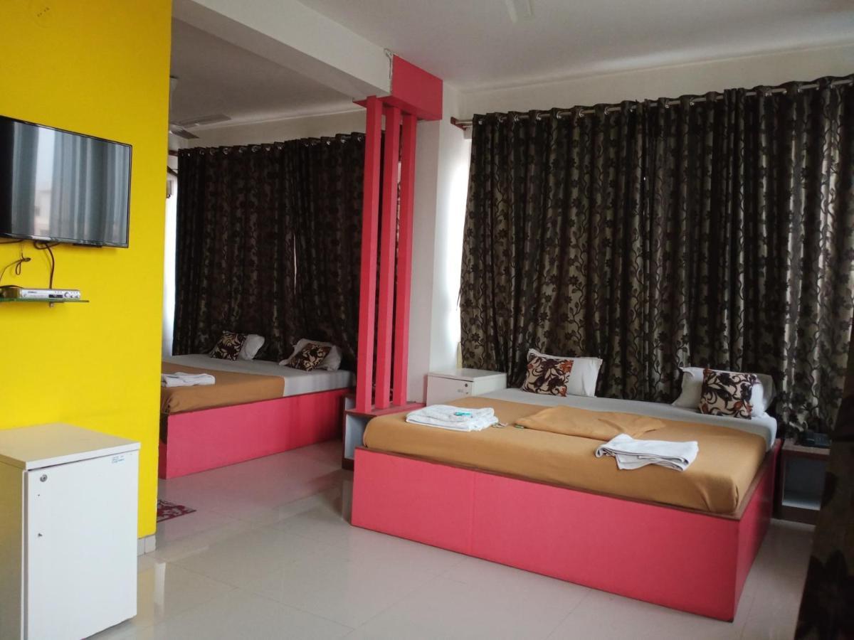 Malhar Palace Hotel Shirdi Buitenkant foto