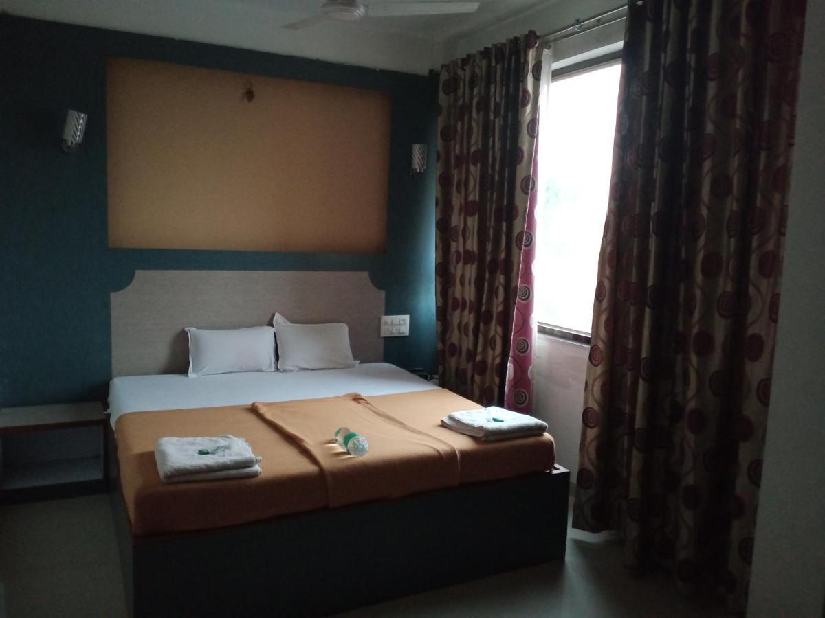 Malhar Palace Hotel Shirdi Buitenkant foto