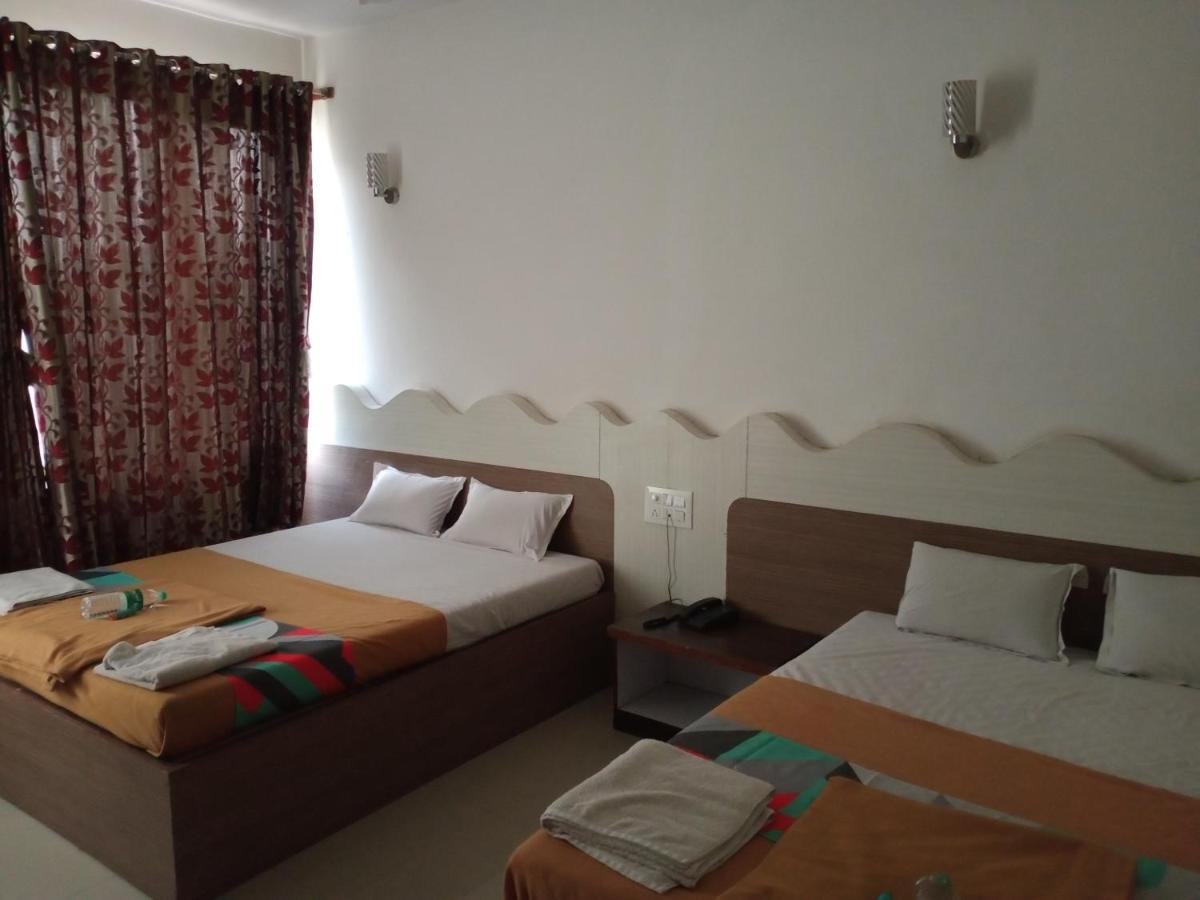 Malhar Palace Hotel Shirdi Buitenkant foto