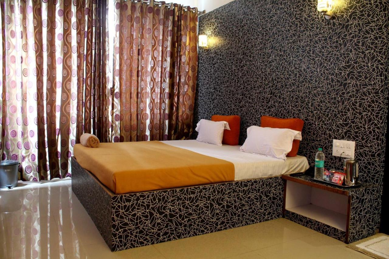 Malhar Palace Hotel Shirdi Buitenkant foto